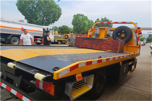 华龙区附近拖车电话号码服务