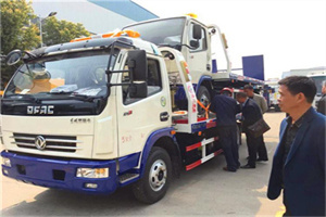 华龙区汽车道路救援拖车价格